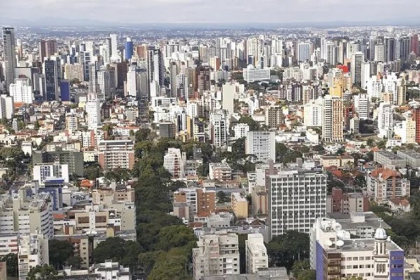 Curitiba vive verticalização imobiliária com expansão e desafio aos condomínios