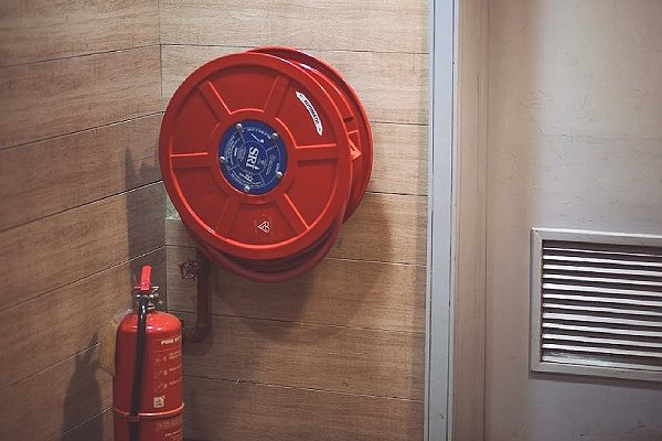 Os riscos da ausência do AVCB no condomínio, por que é exigido e o que é analisado