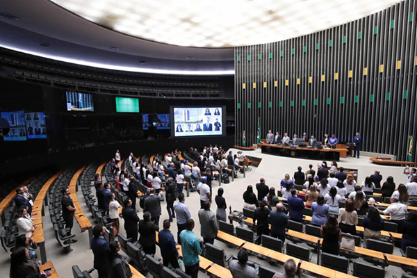 CCJ aprova projeto que proíbe multa por barulho a pessoas com deficiência em condomínios