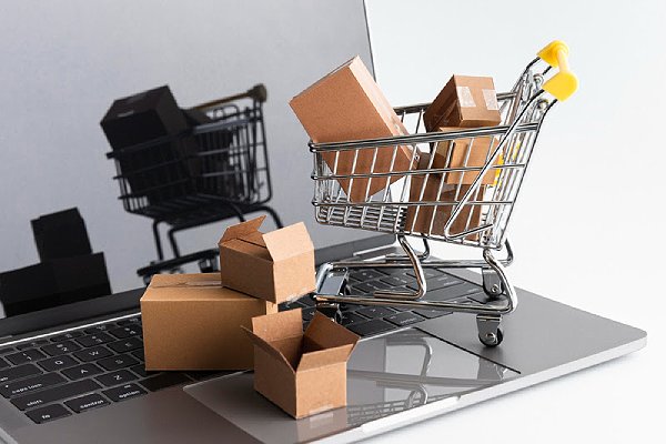 Volume recorde de compras online eleva desafios da portaria com recepção de encomendas