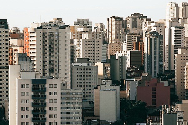 A Transformação dos Condomínios Residenciais em Moradias de Curta Duração