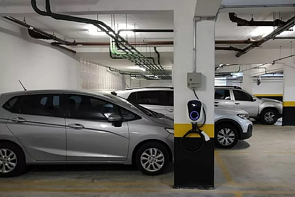 Em alta, carros elétricos forçam condomínios a debaterem infraestrutura de recarga