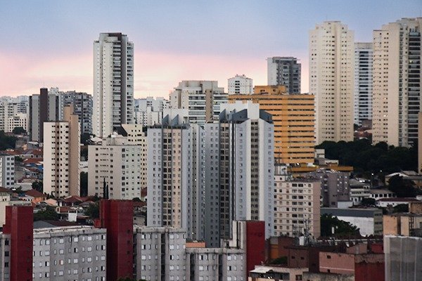 STJ dá vitória aos moradores, mas Airbnb tenta “mascarar” riscos com nova ferramenta