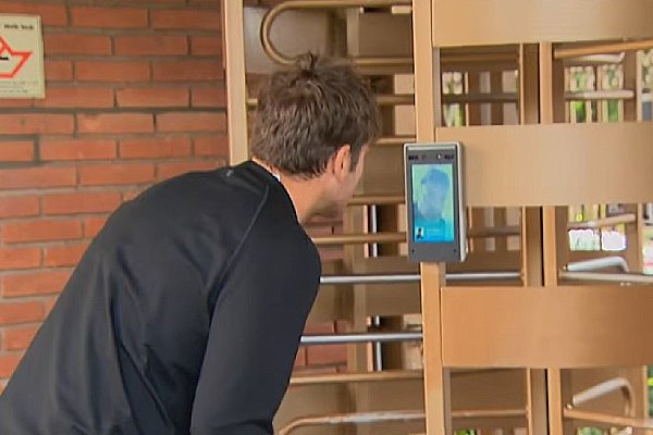 Ação de criminosos usa inteligência artificial e falhas digitais para entrar nos prédios